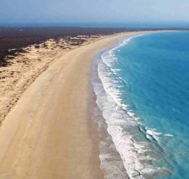 10 Incredible Off-Grid Boating Spots for Your Lap of Australia